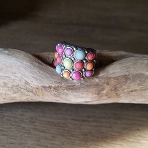 Adjustable multicolored ring